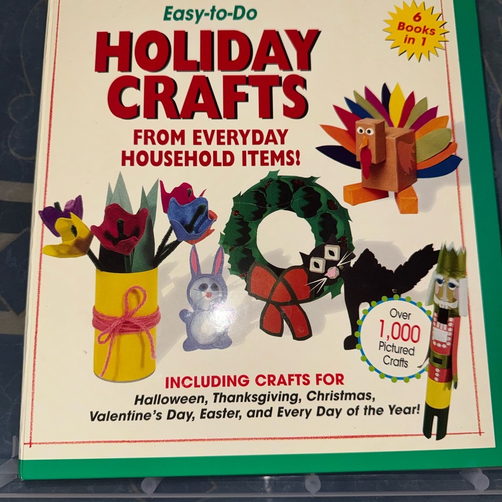 Easy-to-Do Holiday Crafts Book - Colorful Craft Ideas